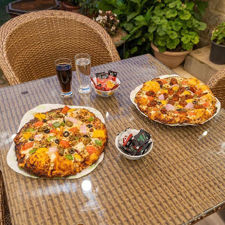 Stayvista At Floradale W Jacuzzi & Wood-Fire Pizza Kasauli Dış mekan fotoğraf