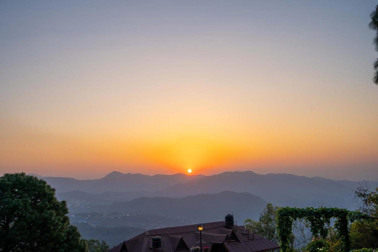 Stayvista At Floradale W Jacuzzi & Wood-Fire Pizza Kasauli Dış mekan fotoğraf