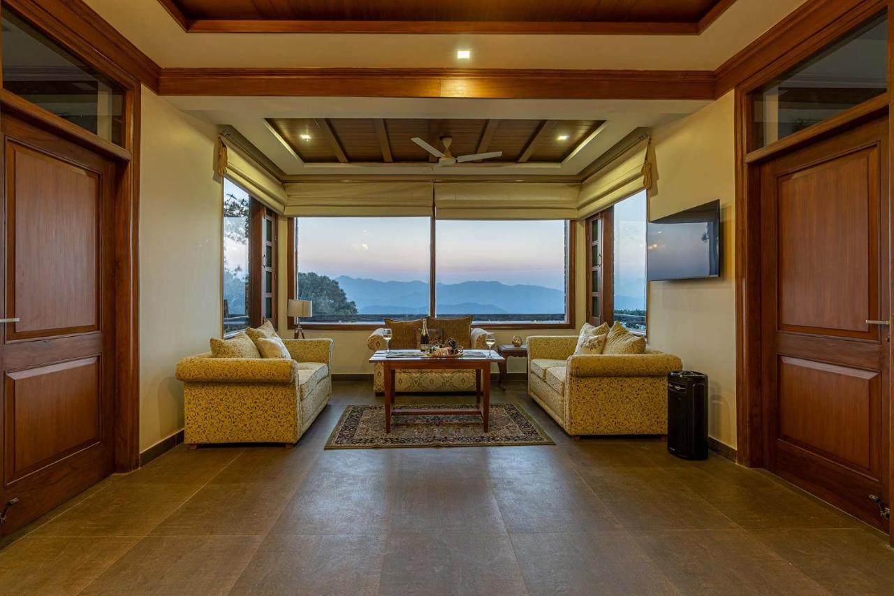 Stayvista At Floradale W Jacuzzi & Wood-Fire Pizza Kasauli Dış mekan fotoğraf
