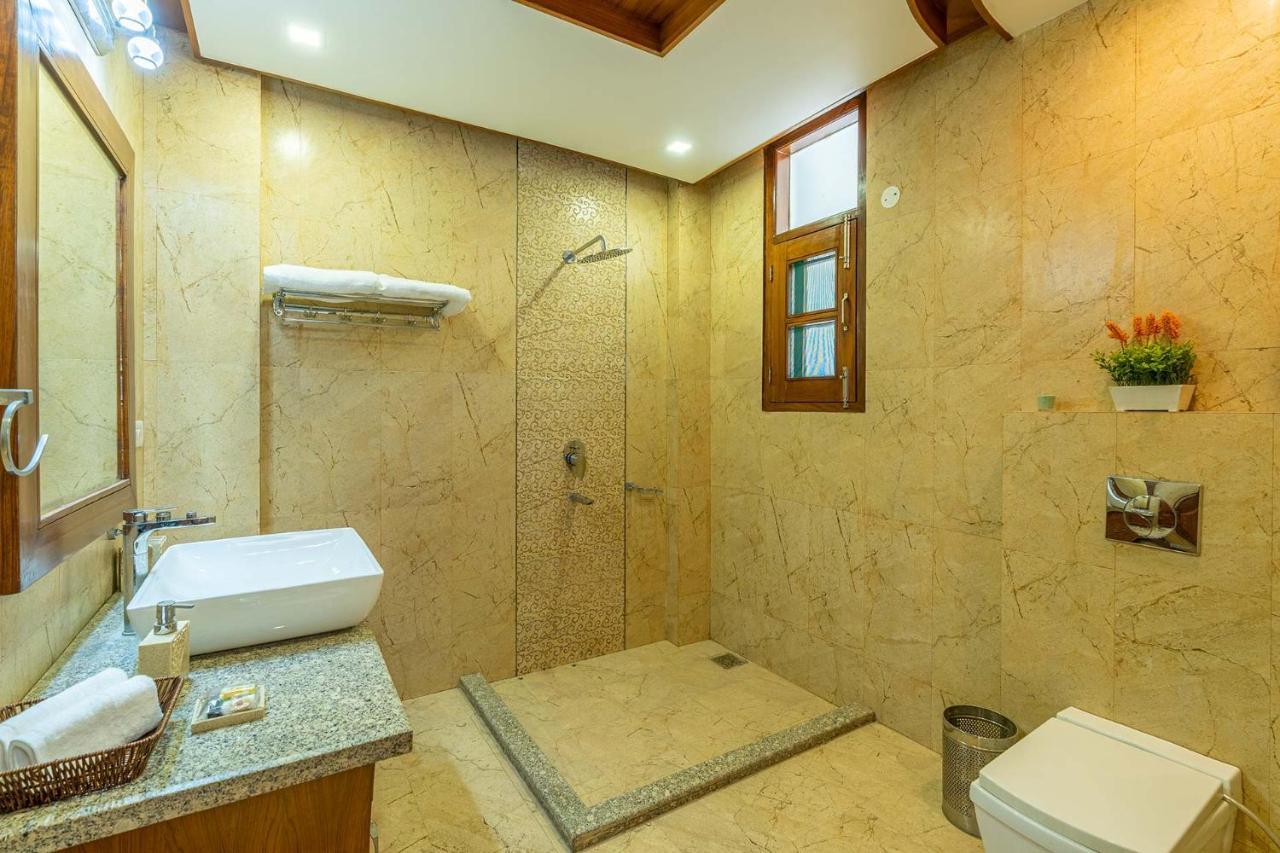 Stayvista At Floradale W Jacuzzi & Wood-Fire Pizza Kasauli Dış mekan fotoğraf