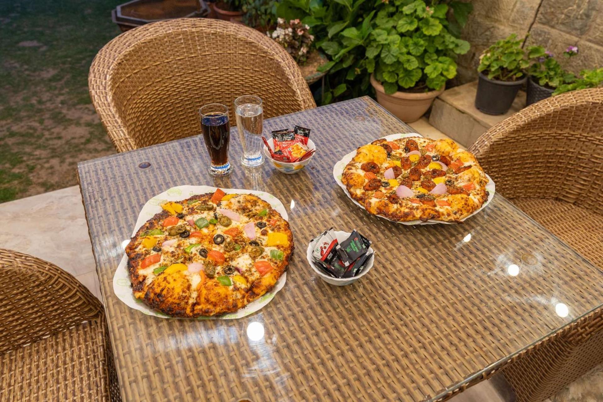 Stayvista At Floradale W Jacuzzi & Wood-Fire Pizza Kasauli Dış mekan fotoğraf
